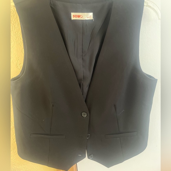 Vest - Picture 2 of 3